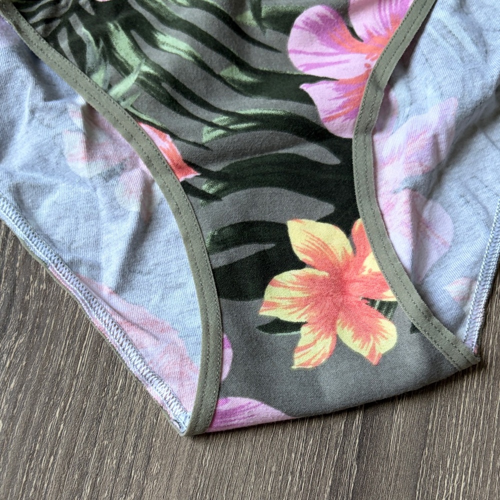 2018 NWT Victoria's Secret Bikini Panty Size Medium - Picture 4 of 11